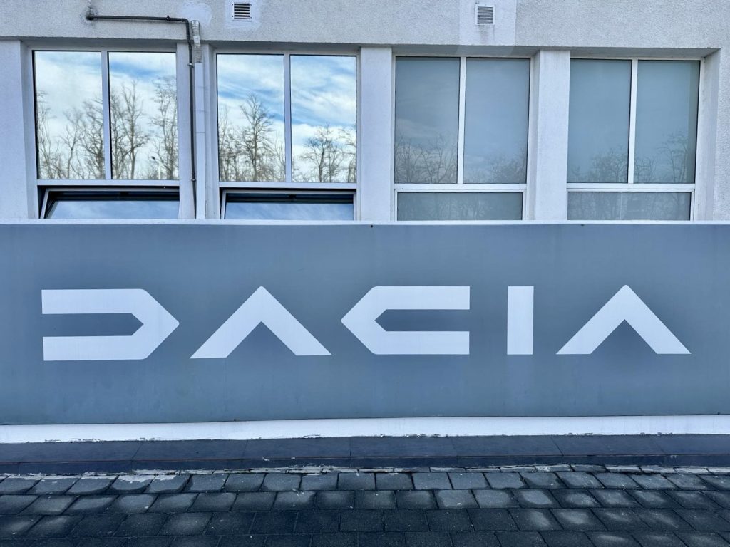 Un angajat de la Uzina Dacia a murit înainte de a intra în schimbul I