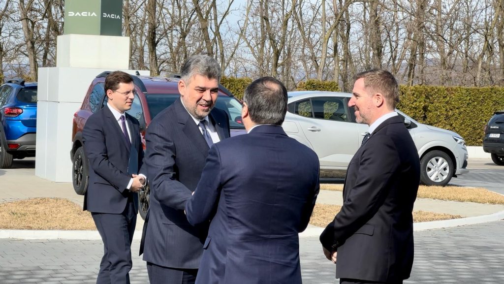 Premierul Marcel Ciolacu a ajuns la uzina Dacia din Mioveni
