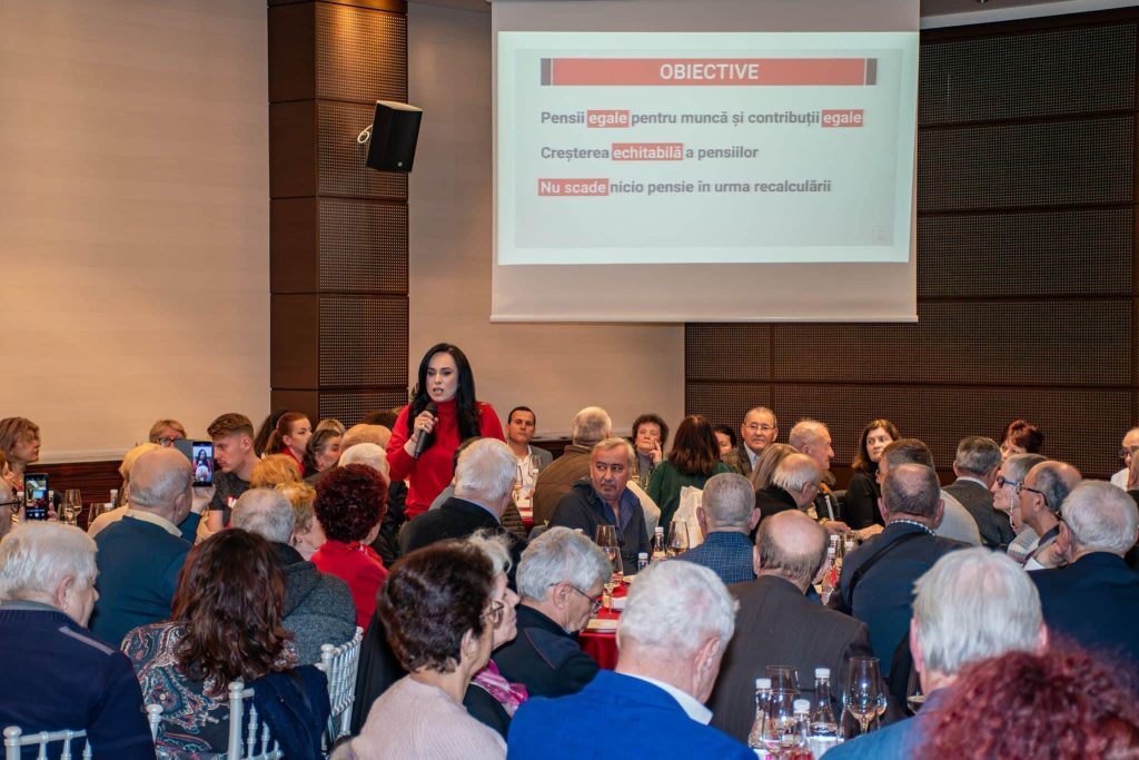 Sute de pensionari din Pitești s-au întâlnit cu echipa PSD Argeș