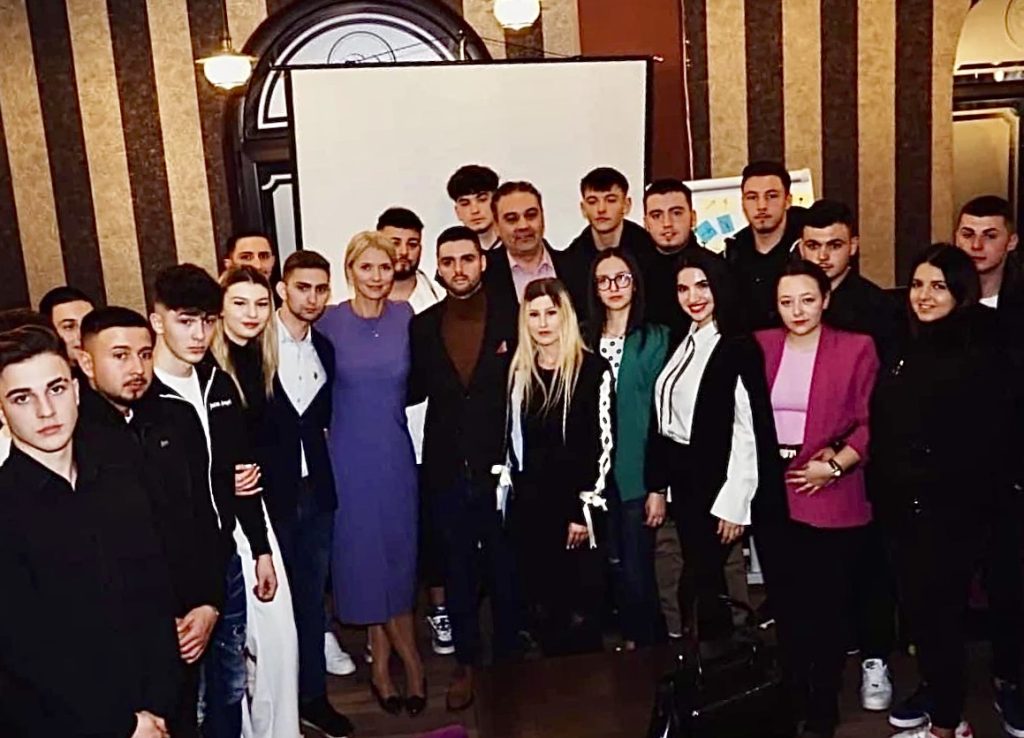 Alina Gorghiu: Putem mișca munții din loc cu tinerii aproape!