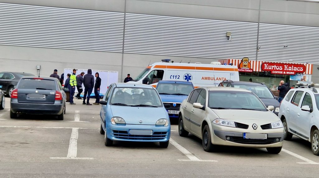 Un bărbat a murit în parcarea unui centru comercial din Pitești