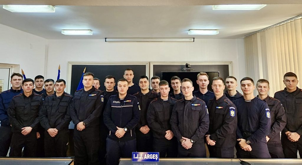 22 de elevi, practică la Jandarmeria Argeș