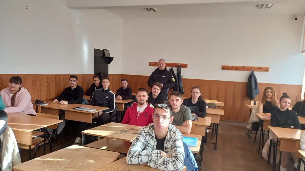Activitate educativă a polițiștilor locali, la Colegiul Teiuleanu