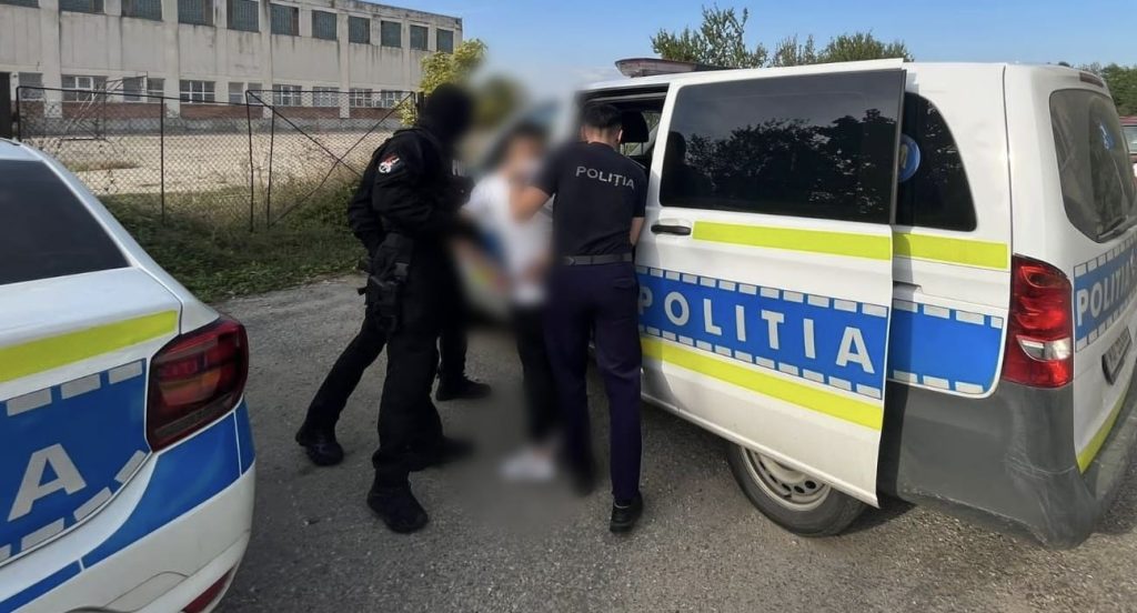Elev de 16 ani, prins în flagrant și reținut de polițiști în Argeș