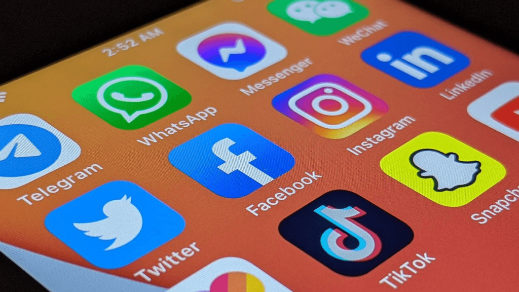 Cele mai folosite platforme de social media au picat în toată România!