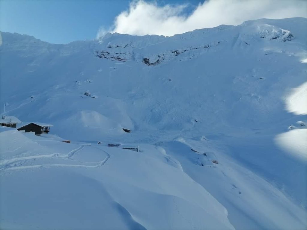 Este risc mare de avalanşe în zona muntoasă a Argeșului