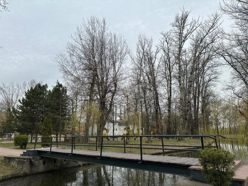 Pregătiri de primăvară în marile parcuri din Pitești