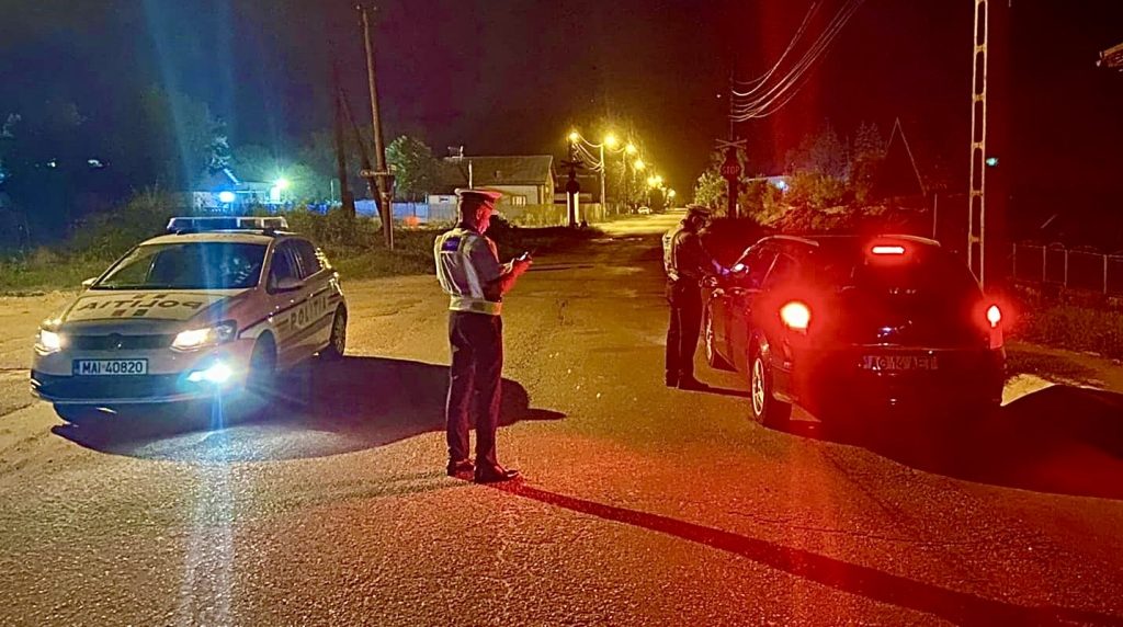 Un tânăr de 19 ani a furat o mașină și a fugit cu ea în Argeș