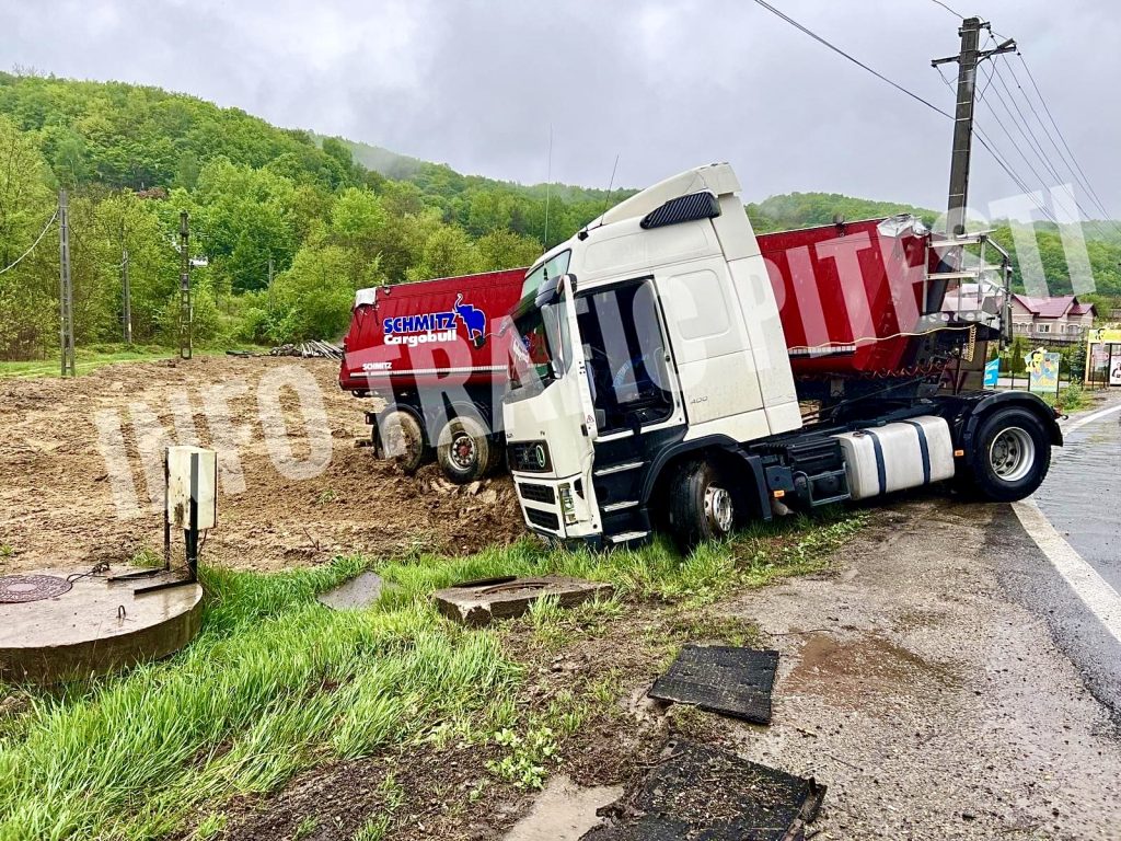 Accident grav în comuna Drăganu, pe DN 7