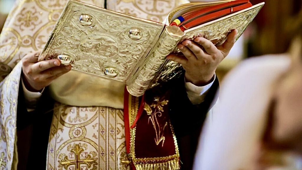 Preoții din Argeș care renunță la preoție ca să fie primari