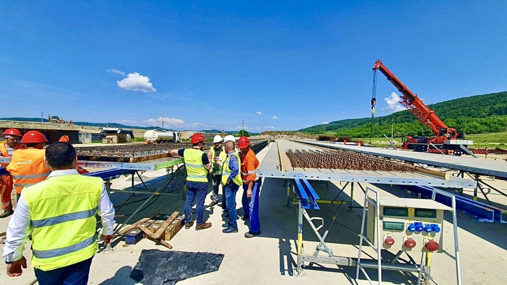 Constructorul de pe Autostrada Sibiu – Pitești caută 3000 de muncitori