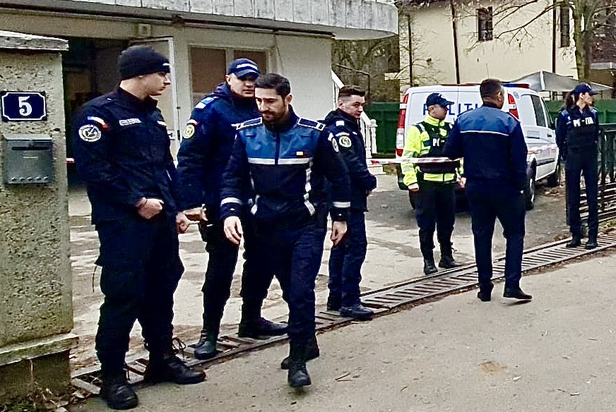 Un bărbat a fost găsit fără suflare în propria curte din Argeș