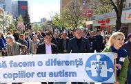 Primarul Piteștiului, Cristian Gentea, și Vicepreședintele CJ Argeș, Adrian Bughiu, la Marșul autismului