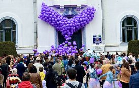 Sărbătoare în Pitești! Baloane colorate lansate printre vizitatori