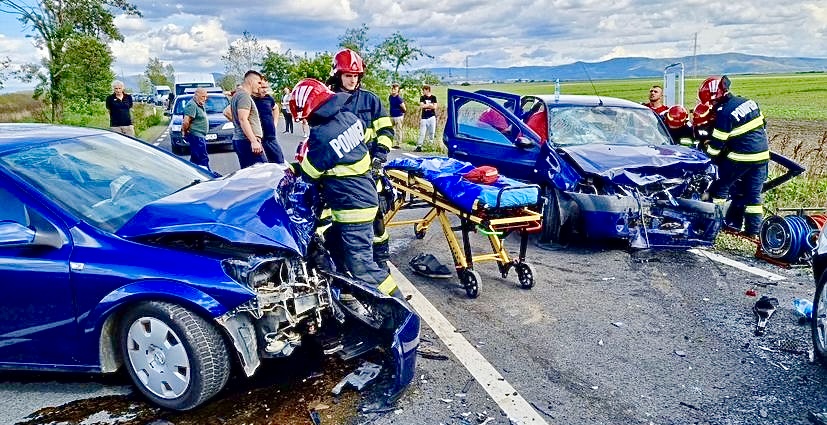 Accident între două autoturisme în localitatea Coșești