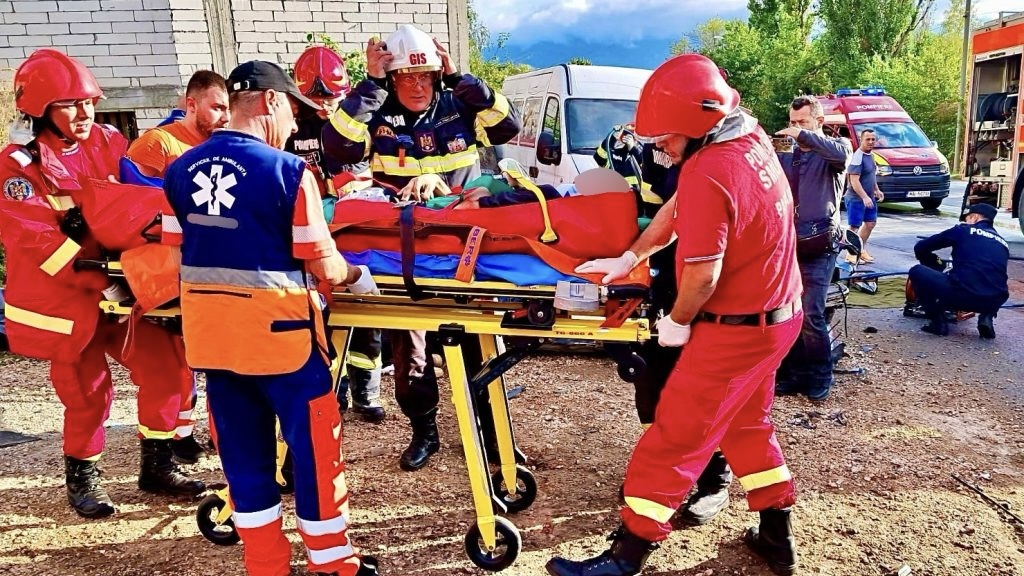 Băiat de 17 ani, rănit după ce a căzut din căruță în Argeș