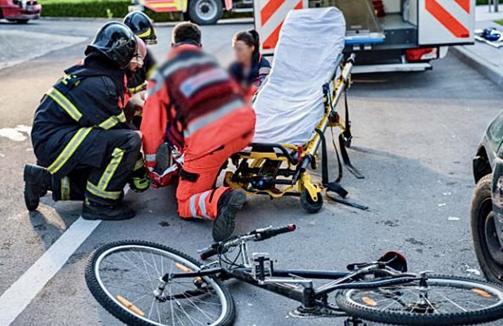 Accident între un biciclist și un autocamion în Argeș