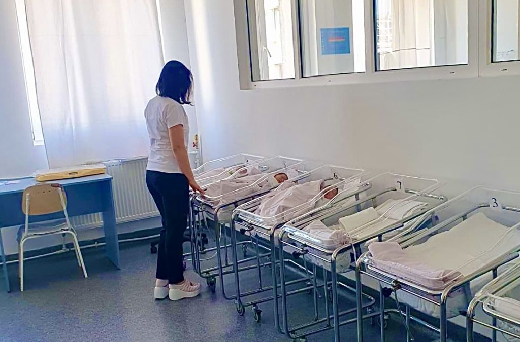 Iepurașul de Paște a adus 9 bebeluși la Spitalul Județean Pitești