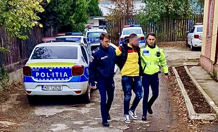 Un băiat de 17 ani din Pitești, reținut după ce a furat o mașină