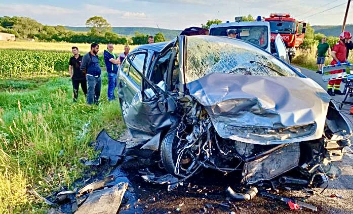 Accident cu trei mașini implicate la Topoloveni