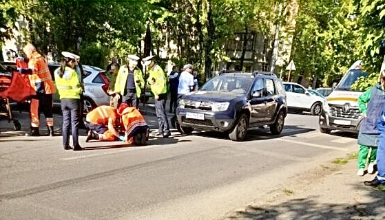 Băiat de 14 ani, acroșat de o mașină în Pitești