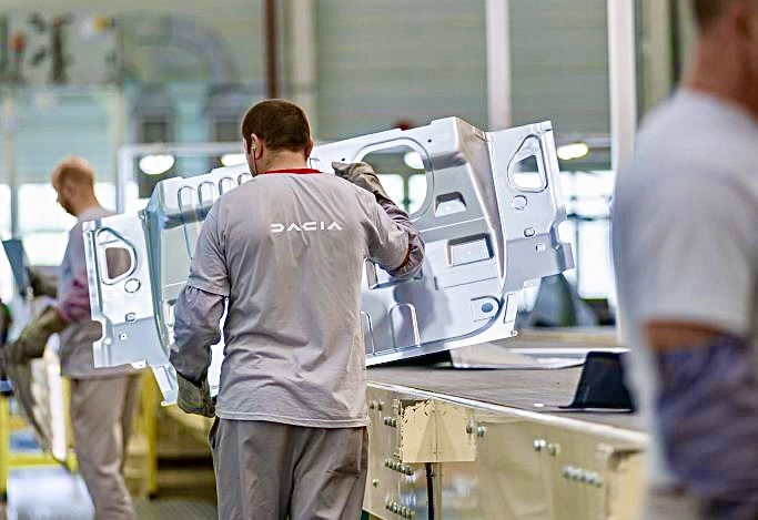 Cifra de afaceri la Dacia a crescut, dar a scăzut numărul angajaților