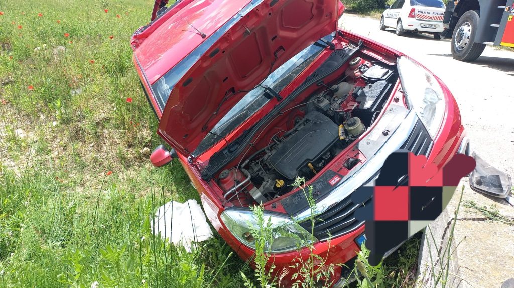 Accident cu două mașini implicate la Topoloveni