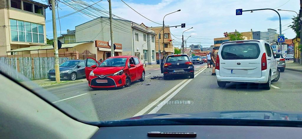 Accident cu patru mașini implicate în Pitești