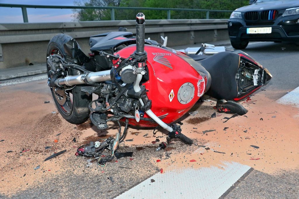 Accident cu motociclist implicat în Argeș