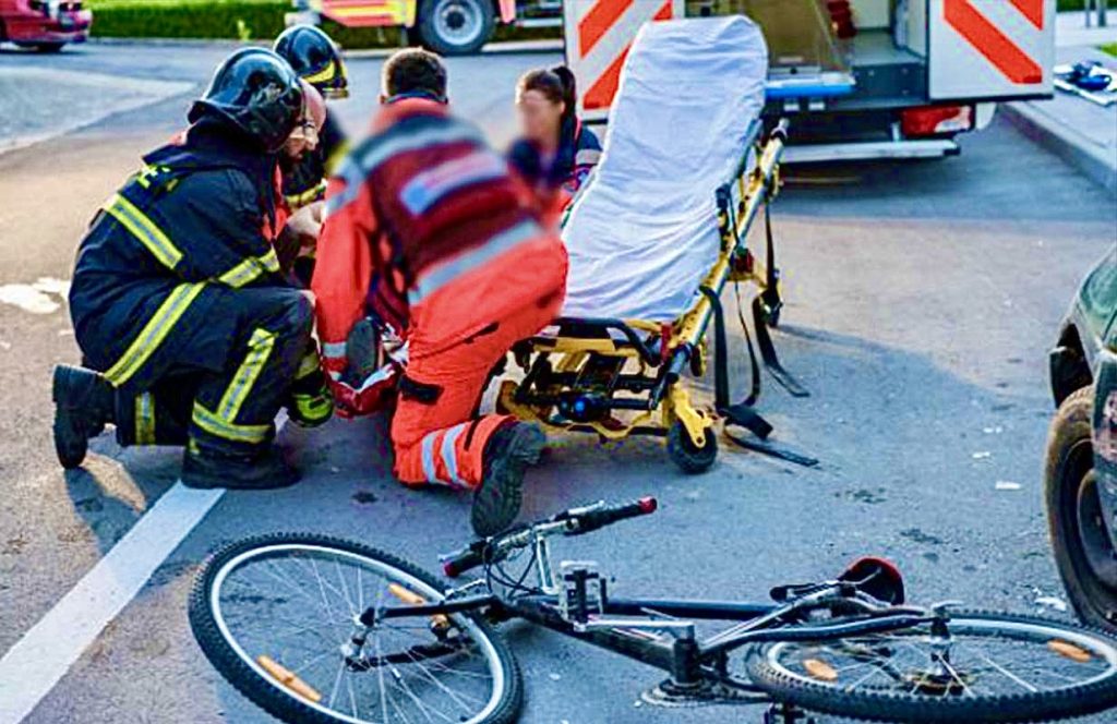 Biciclist lovit de mașină în Argeș