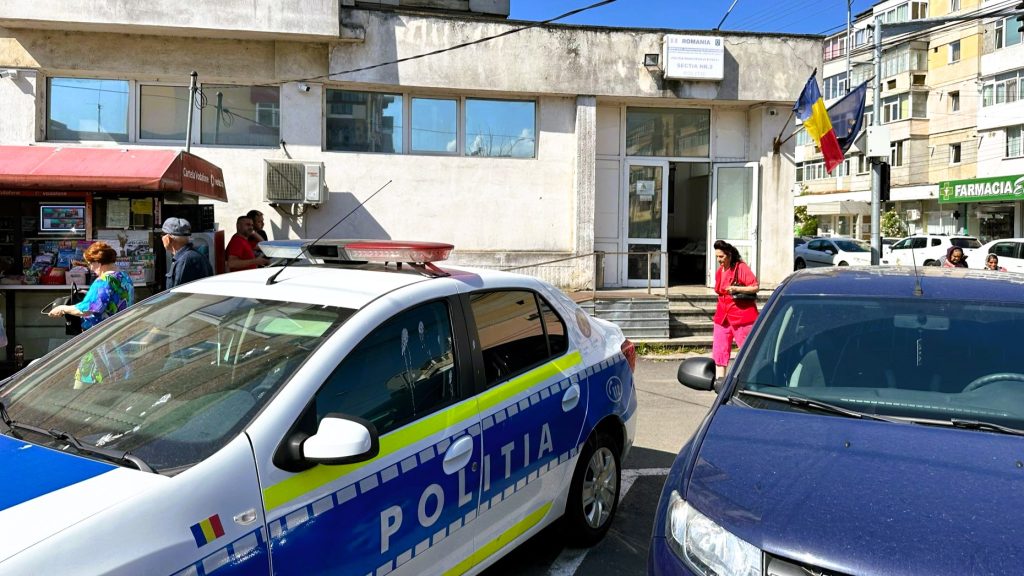 Femeie din Pitești, apel disperat la 112! Polițiștii au spart ușa