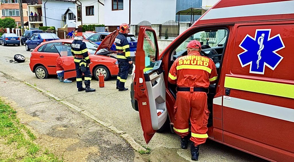 Accident rutier în care sunt implicate două autoturisme în Argeș