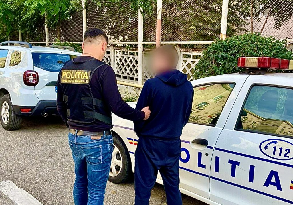 Bărbat de 28 ani urmărit internațional, prins de polițiști în Argeș