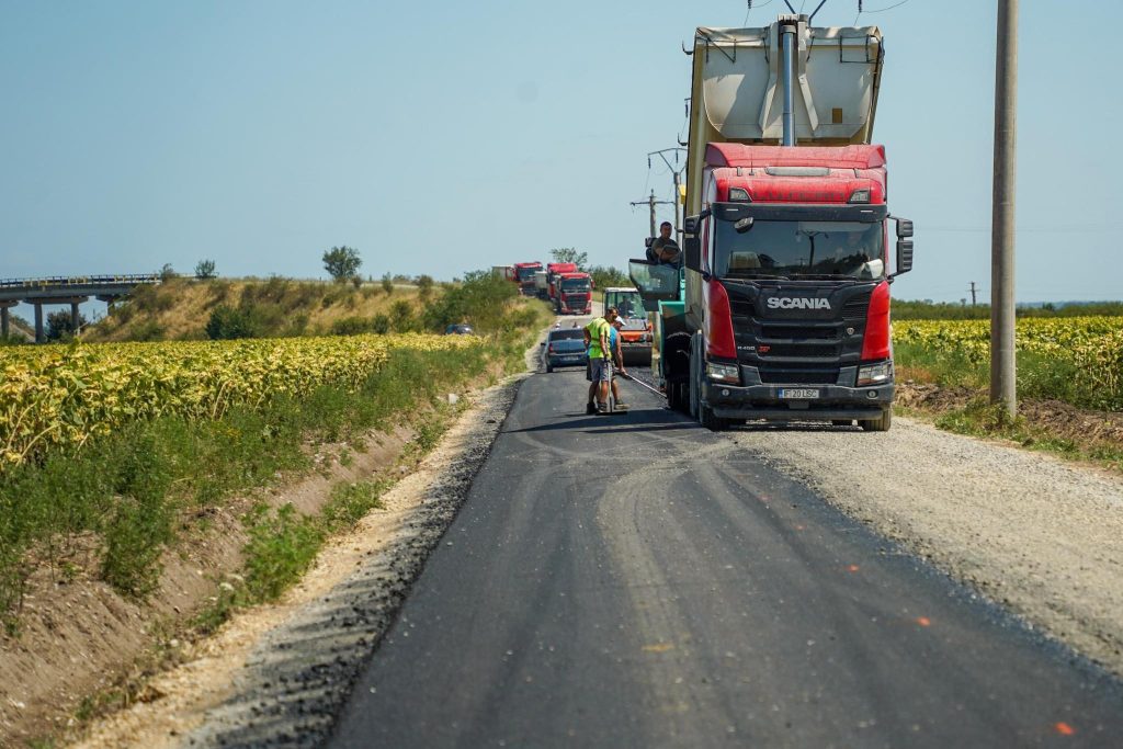 Listă cu drumurile din Argeș pe care se lucrează în următoarele zile