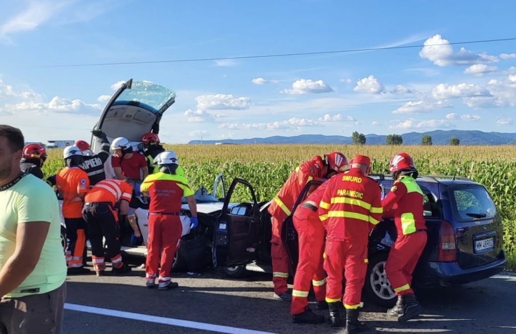 Argeș. Accident rutier în care sunt implicate două autoturisme