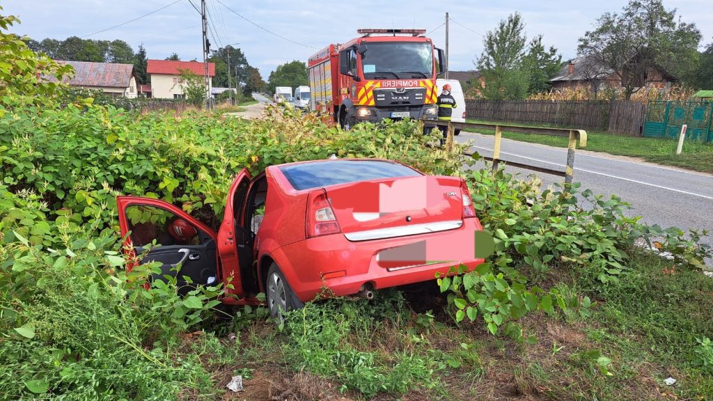 Accident în Argeș. A intrat cu mașina într-un șanț