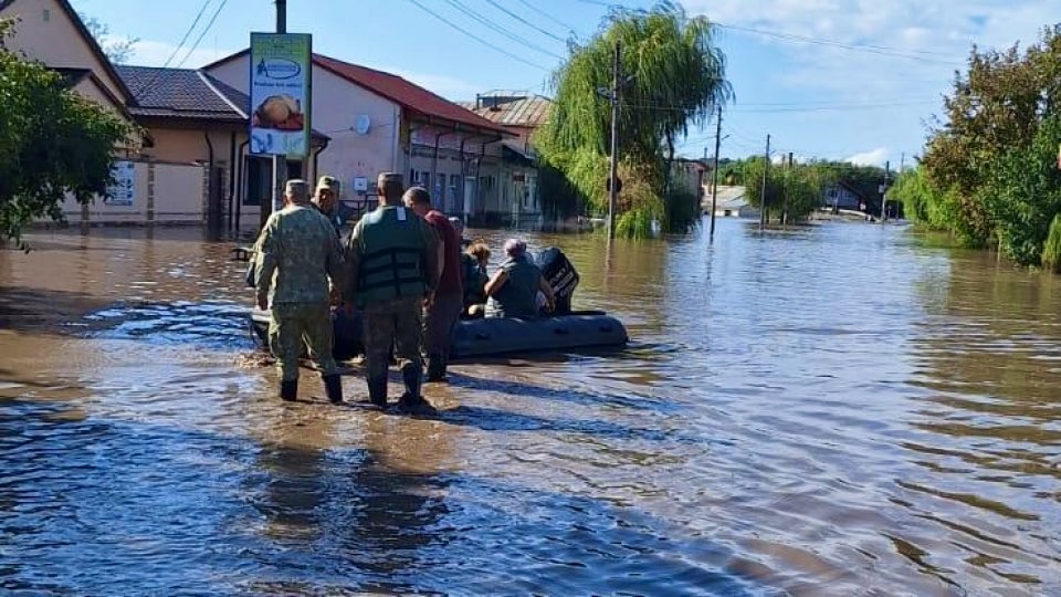 Inundații într-o comună din județul Argeș. 11 persoane au fost evacuate