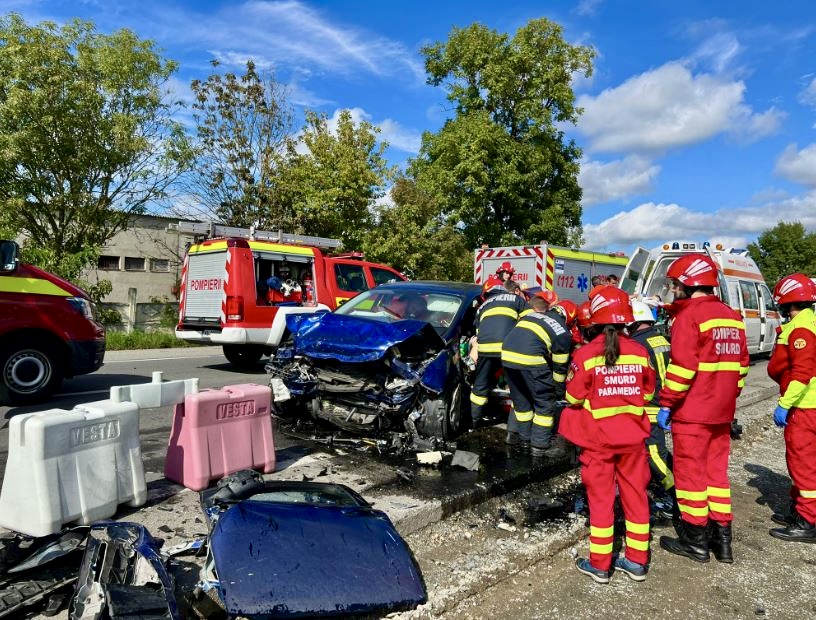 Accident rutier în care sunt implicate două autoturisme pe DN 73C