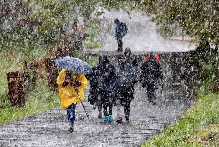 Avertizare meteo de vreme severă în Argeș. Ploi torențiale, cod galben