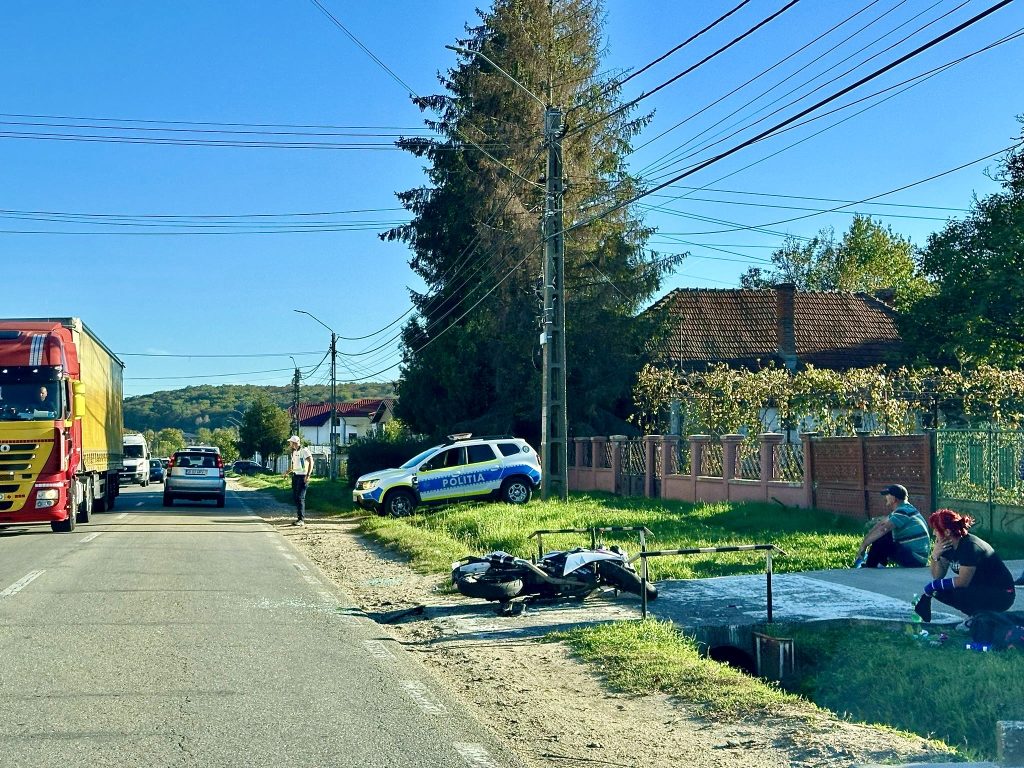 Accident între un autoturism și o motocicletă în Argeș