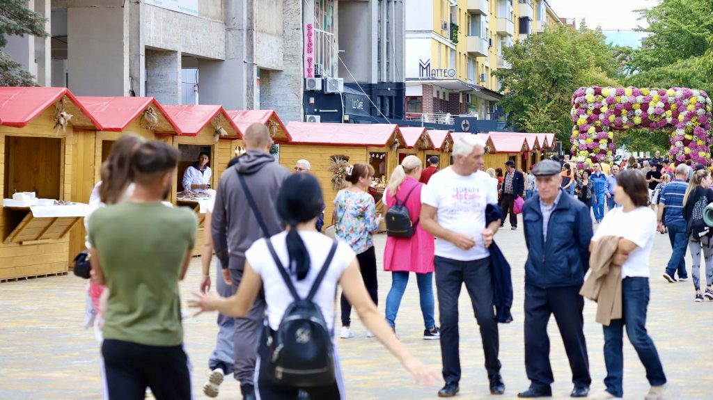 Toamna piteșteană se prelungește! Până când mai puteți face cumpărături de la târg