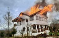 Incendiu izbucnit la o casă din Argeș! Pompierii intervin de urgență