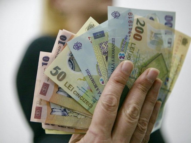 Se dau 500 de lei pentru fiecare persoană. Pot beneficia până pe 31 decembrie