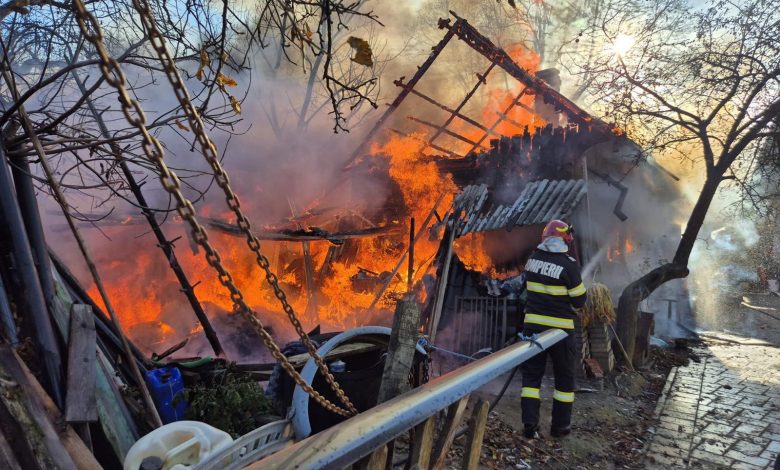 Incendiu într-o gospodărie din Argeș!