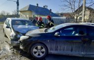 Accident cu trei mașini implicate într-o comună din Argeș