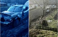 Accident grav în Argeș. A ajuns cu mașina răsturnată în grădina unei gospodării