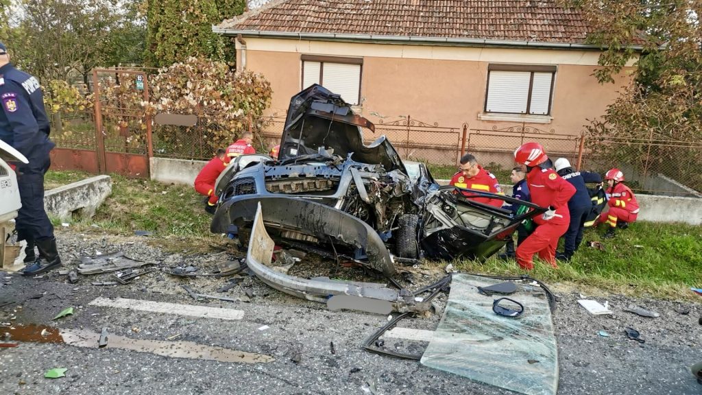 Accident cu trei autoturisme implicate în județul Argeș