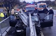 Accident grav în Argeș. A lovit un parapet, intervine descarcerarea!