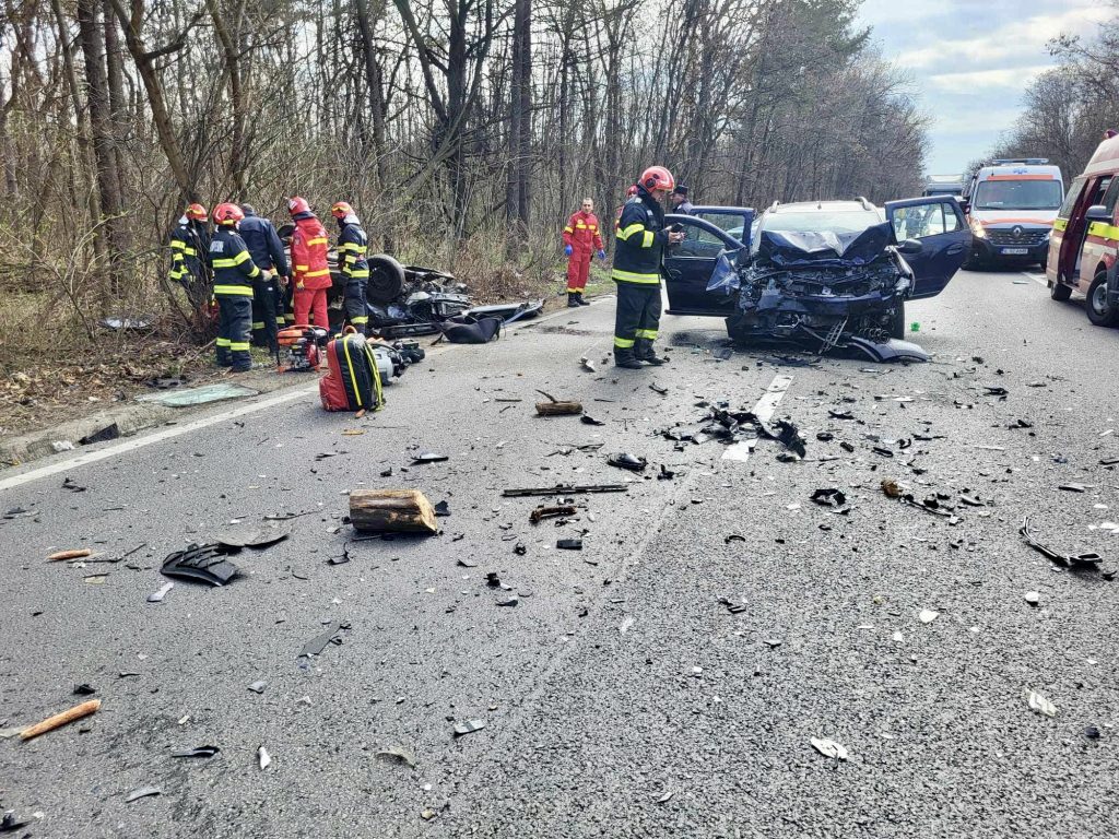 Accident grav în Argeș. Patru persoane băgate în spital după Revelion