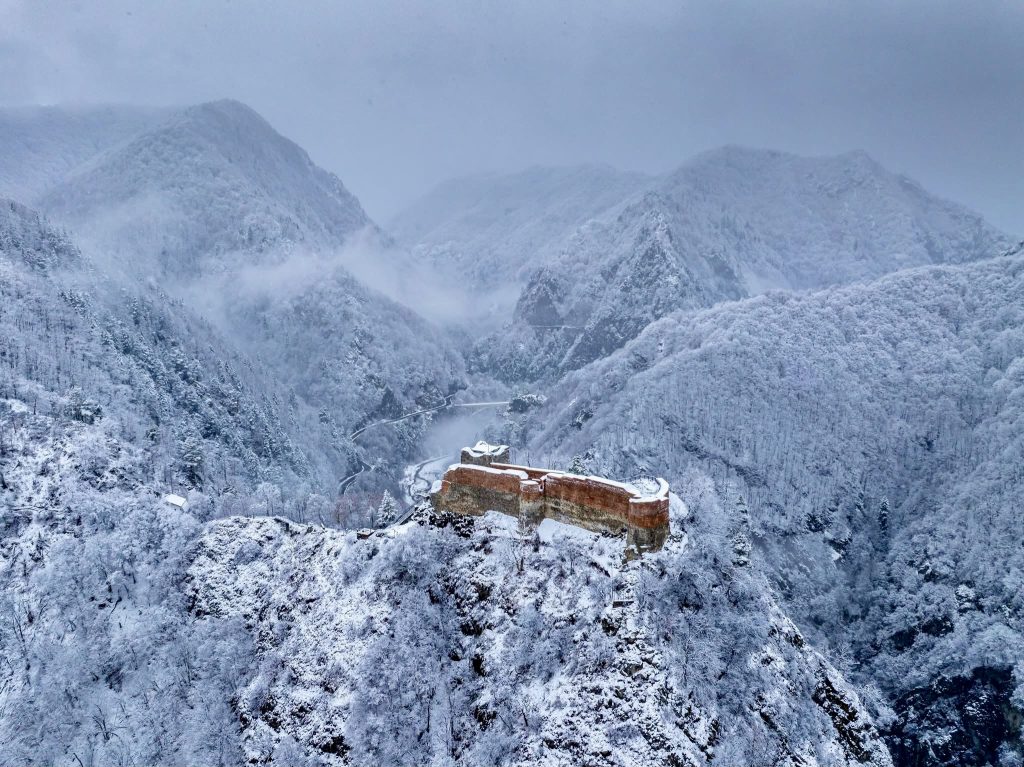 Când se deschide Cetatea Poenari, cel mai căutat obiectiv turistic din Argeș